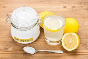 Whitening Teeth with Baking Soda and Lemon